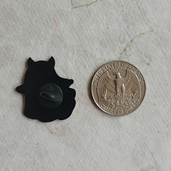 Devil Knife Ghost Halloween Enamel Pin - Picture 6 of 7